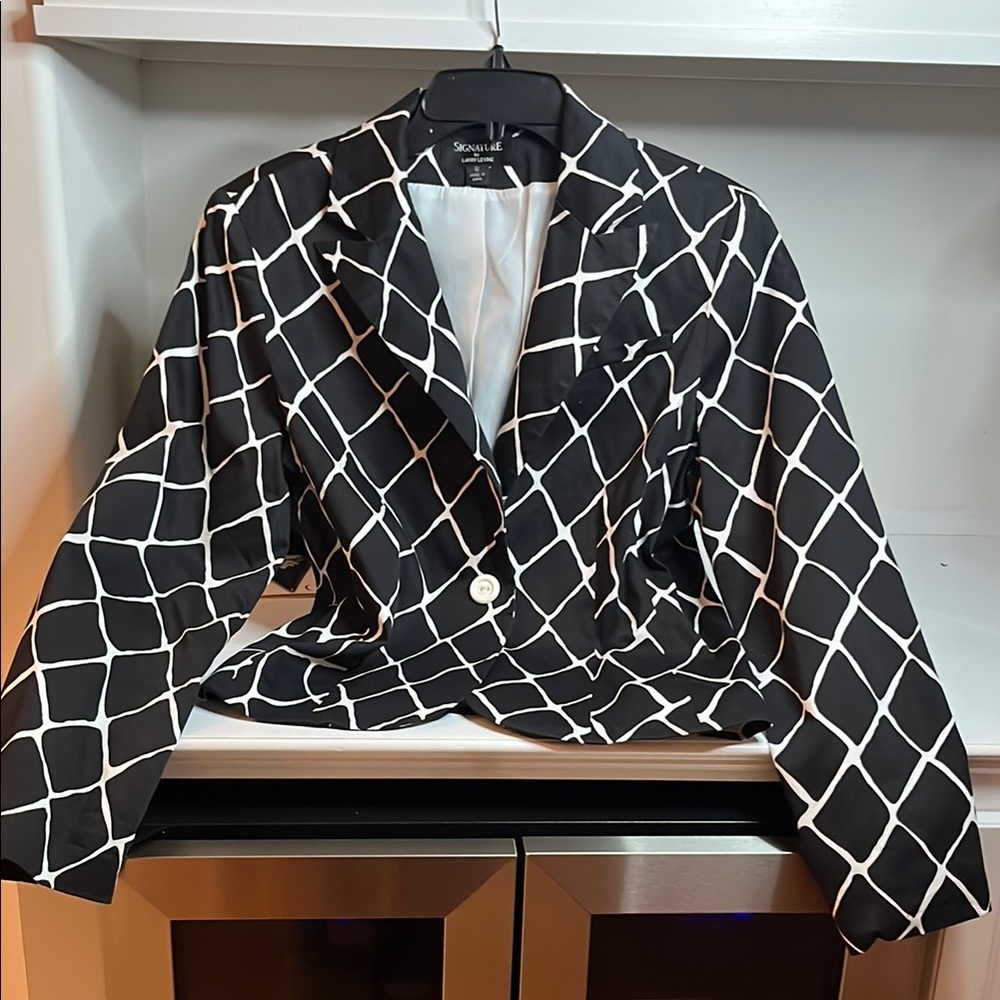 Signature Geometric Black and White Blazer